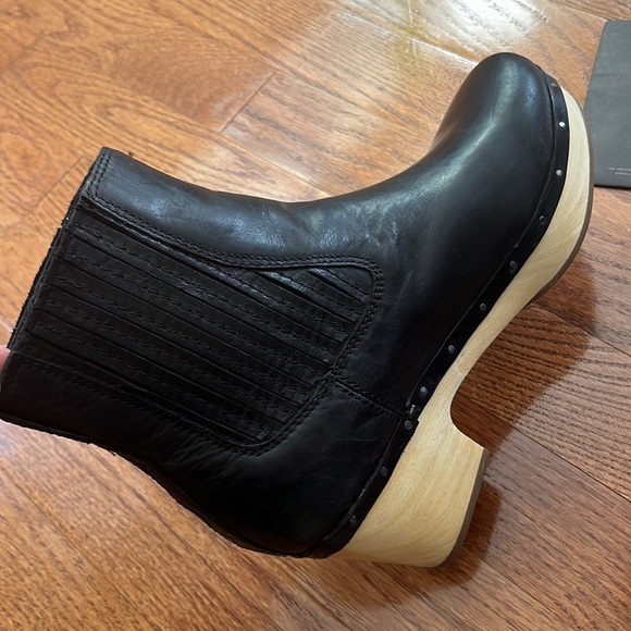 NWOT Frye Odessa Chelsea Boots - Picture 4 of 10